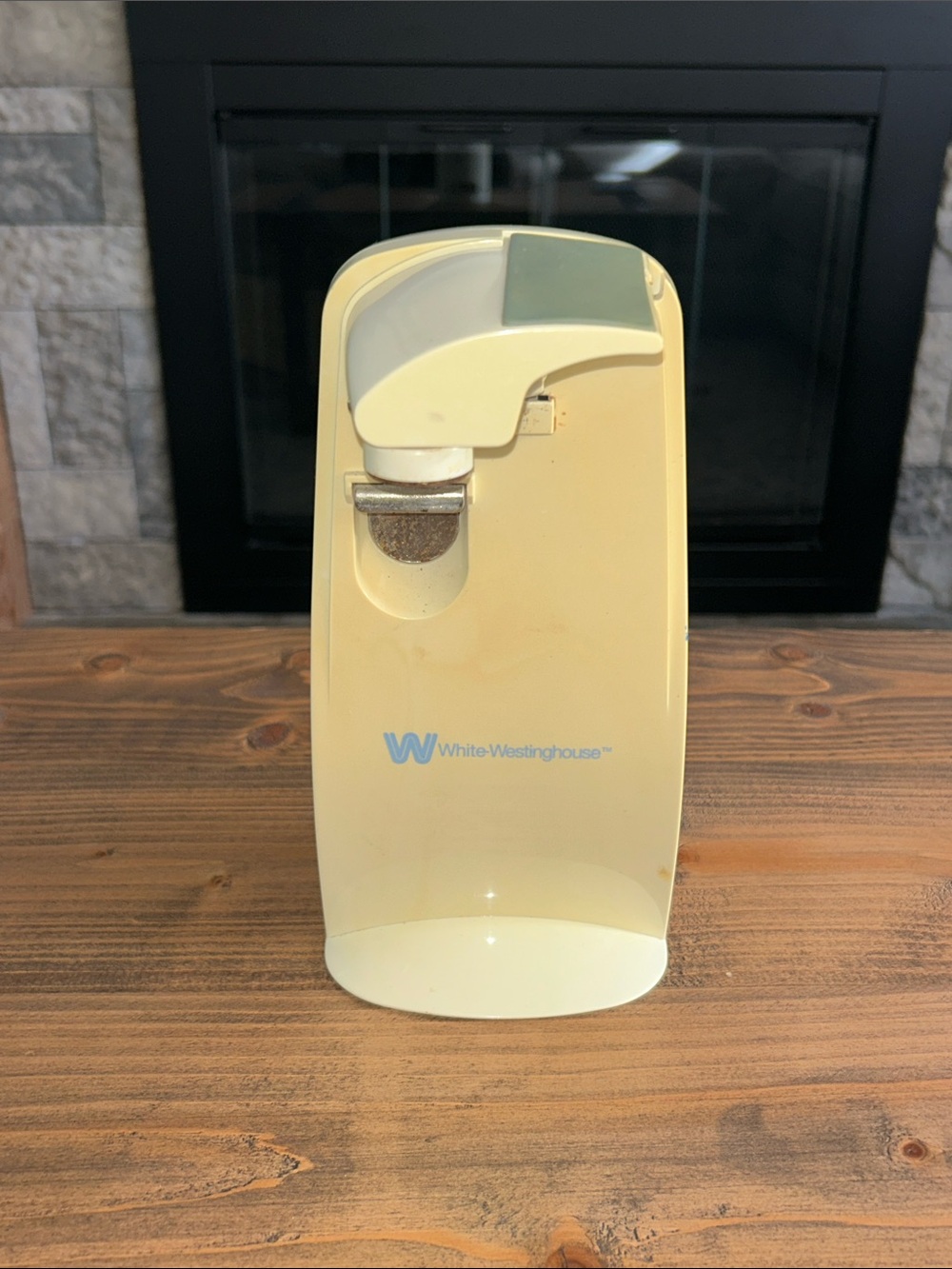 White-Westinghouse Electric Can Opener in Pale Yellow